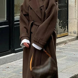 Cappotto doppiopetto nero con revers larghi