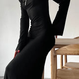 Abito lungo aderente in maglia nera elegante