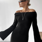 Abito lungo aderente in maglia nera elegante