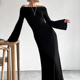 Abito lungo aderente in maglia nera elegante