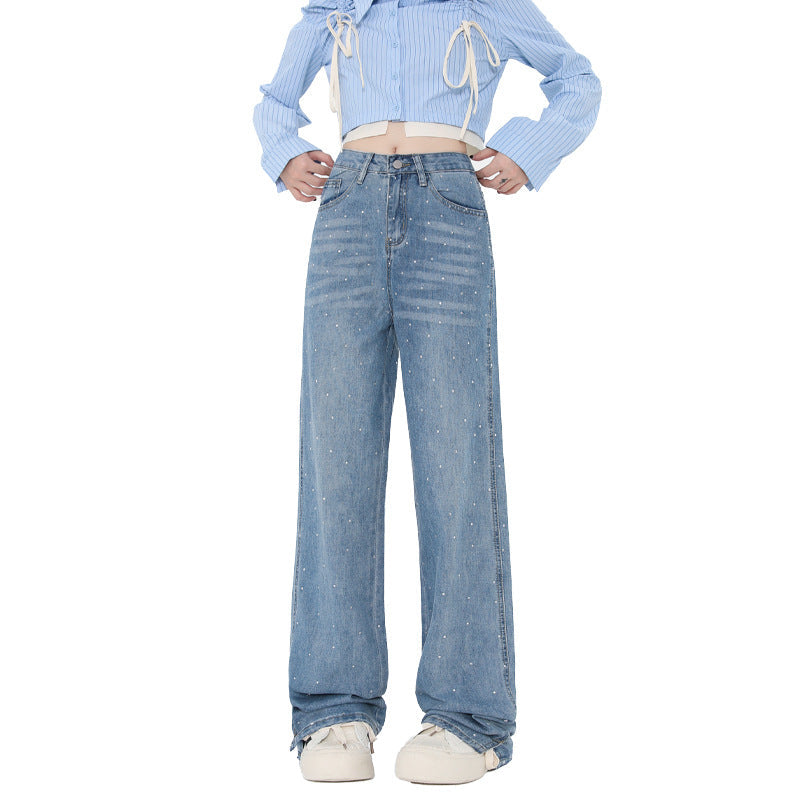 Jeans slim a vita alta e gamba larga: risplendi con uno stile denim senza tempo