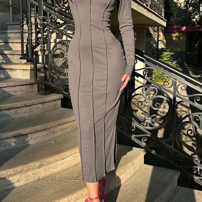 Abito aderente con scollo rotondo e spacco