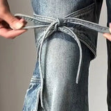 Jeans a gamba larga con cinturino a fiocco