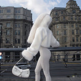 Cappotto corto caldo in peluche tinta unita con cappuccio