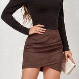 Minigonna aderente in pelle scamosciata con ruches