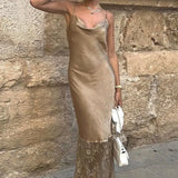 Abito lungo aderente con schiena scoperta in pizzo