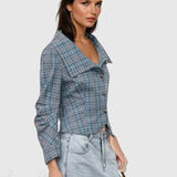 Cappotto con collo alto e arricciature a quadri con stampa a candelabro