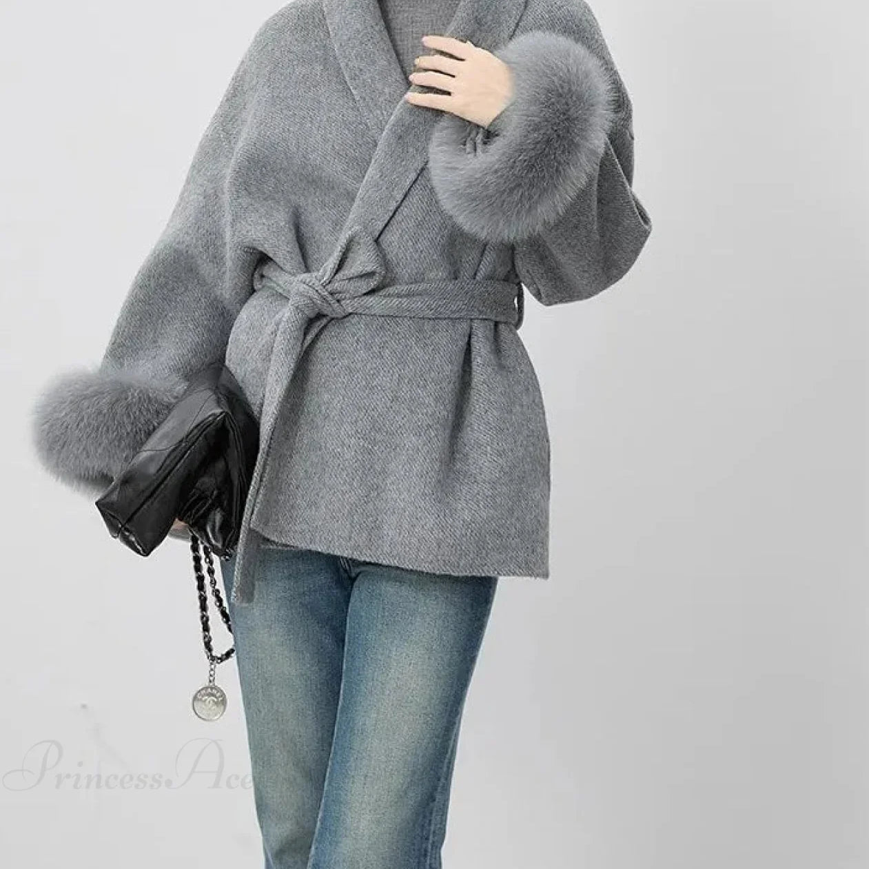 Cappotto in cashmere con polsini in pelliccia, soprabito in pelliccia di volpe