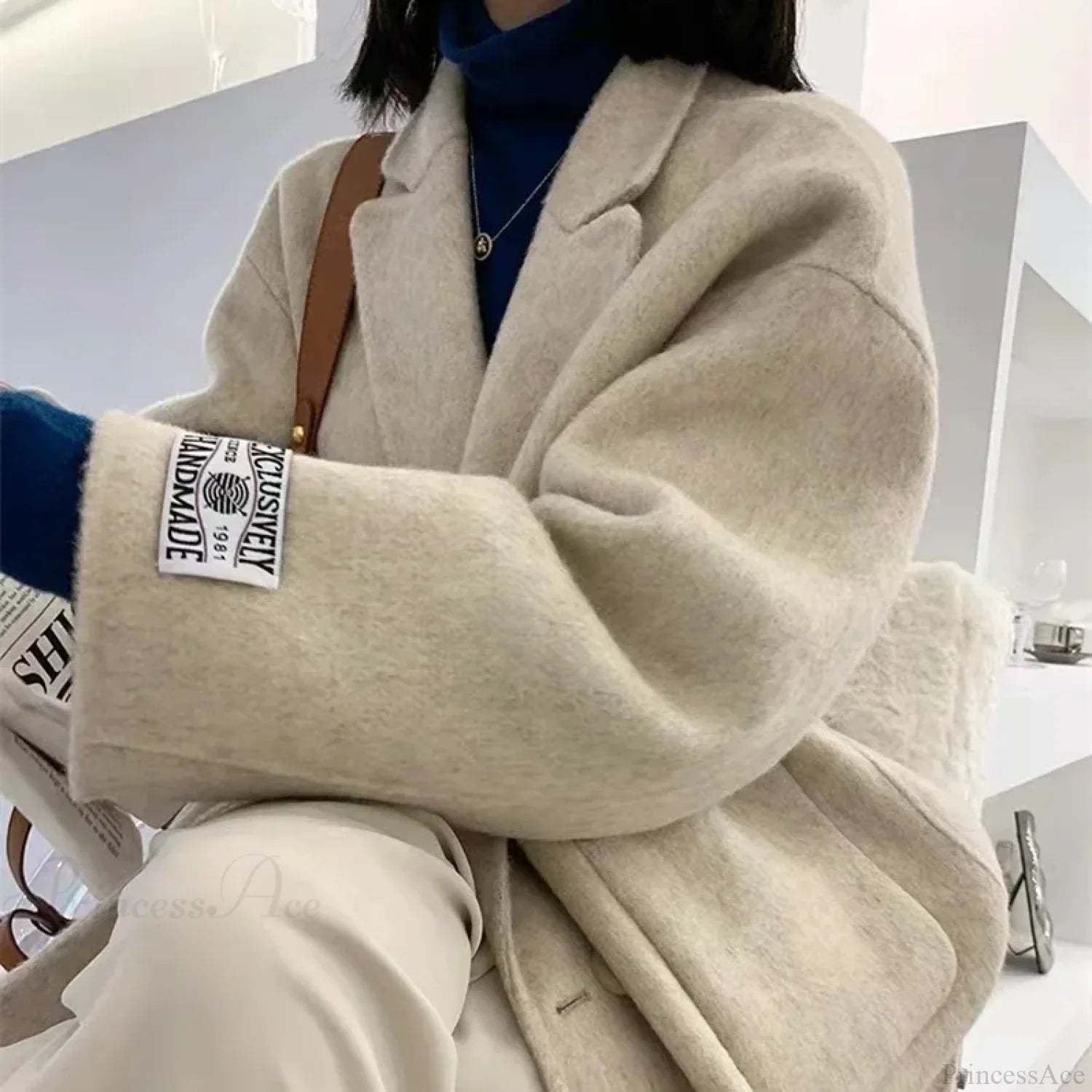 Cappotto di lana con risvolto in cashmere