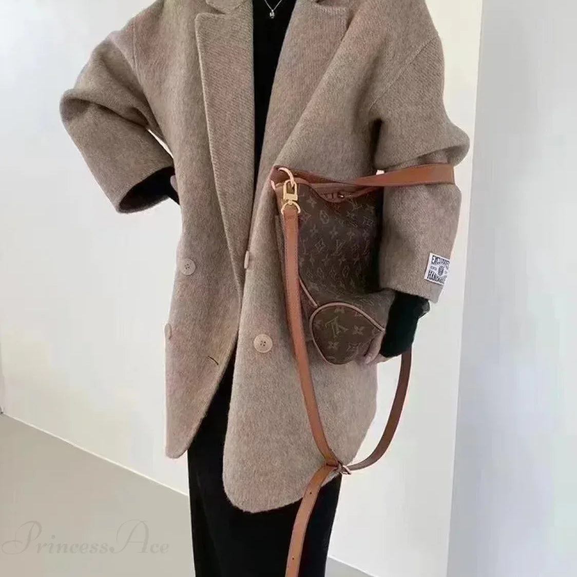 Cappotto di lana con risvolto in cashmere