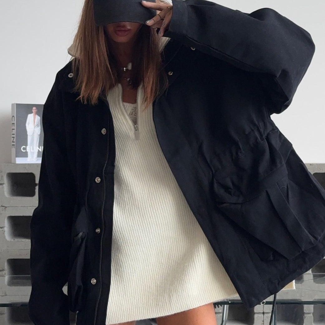 Giacca con tasca portaoggetti e coulisse in vita