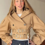 Cappotto corto con cappuccio e cintura doppia chic