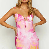 Mini abito aderente con spalline sottili e dettaglio allacciato chic