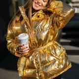 Cappotto imbottito in cotone con cintura color metallizzato e tasca