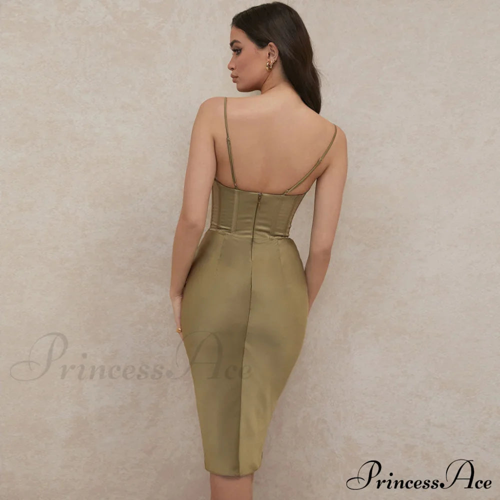 Canotta elegante con scollo a cappuccio