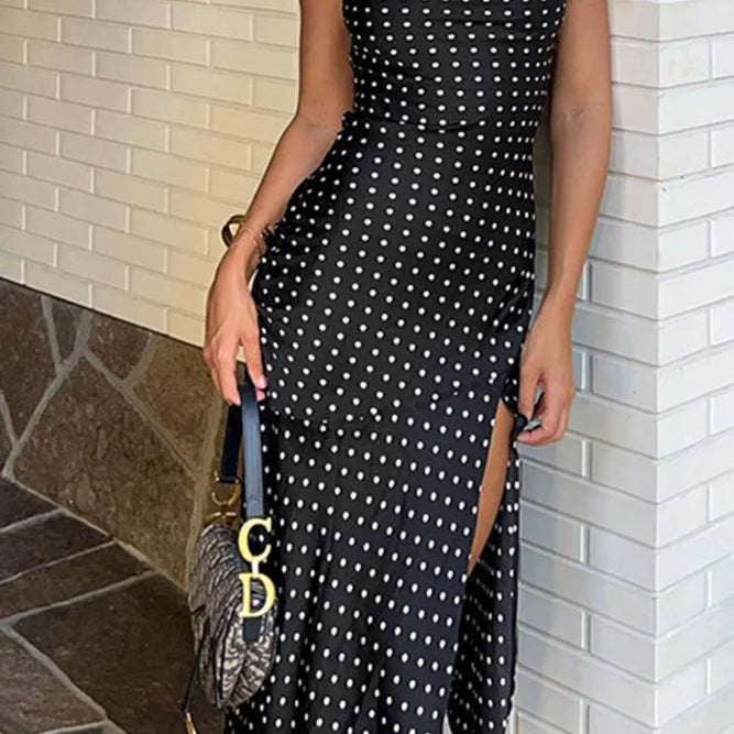 Abito con scollo a cappuccio e spacco a pois