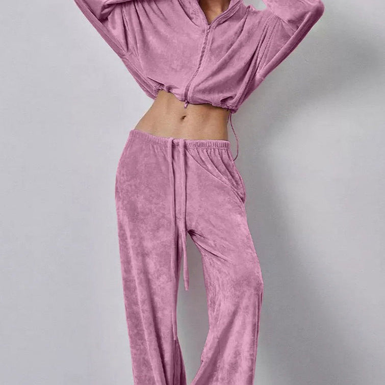 Completo due pezzi composto da top corto con coulisse vintage e pantaloni a gamba larga