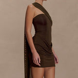 Mini abito da festa aderente senza spalline e arricciato