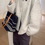 Cappotto alla moda in lana con bottoni automatici