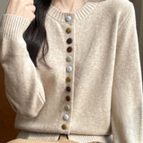 Cardigan in velluto tinta unita con bottoni colorati