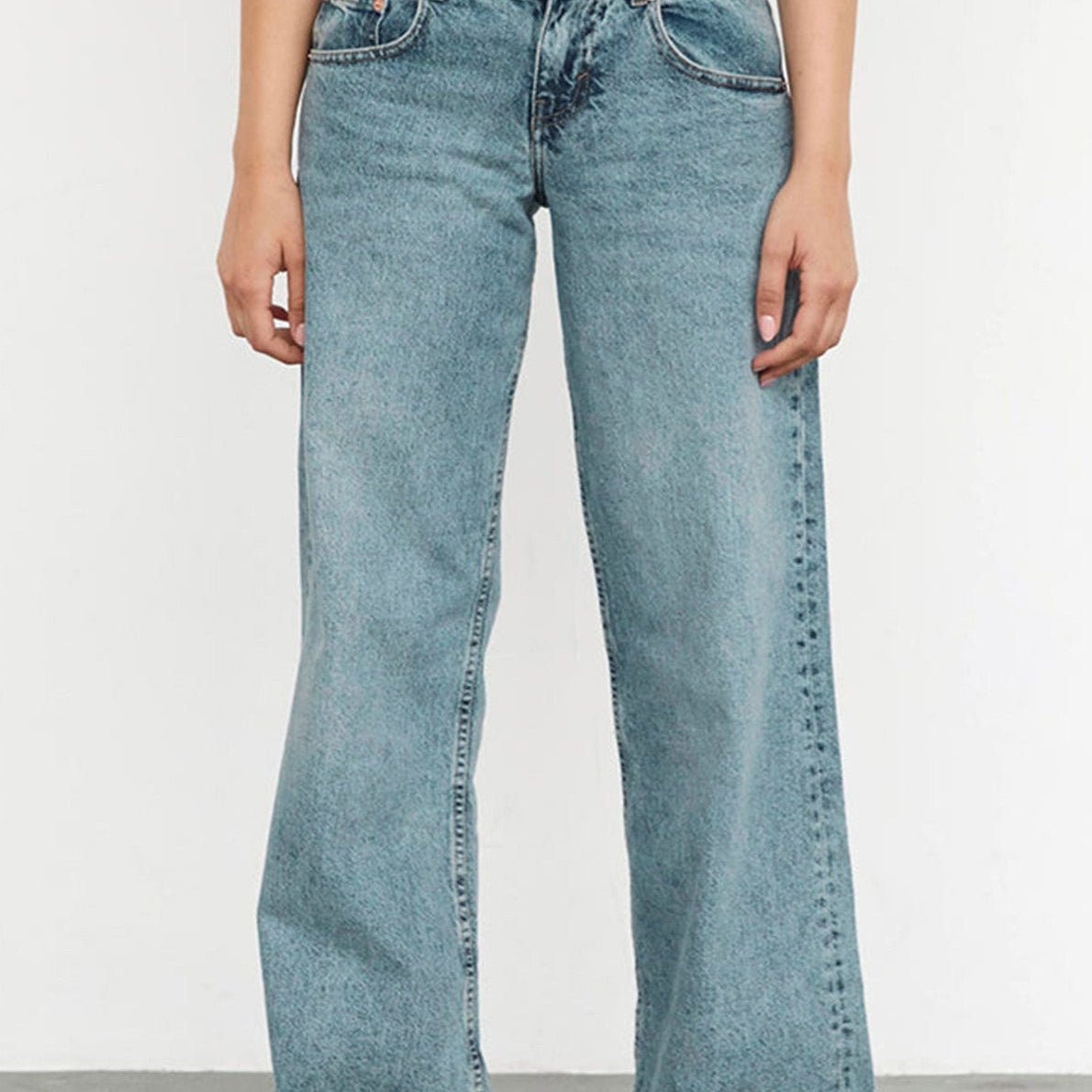 Jeans elasticizzati a gamba dritta