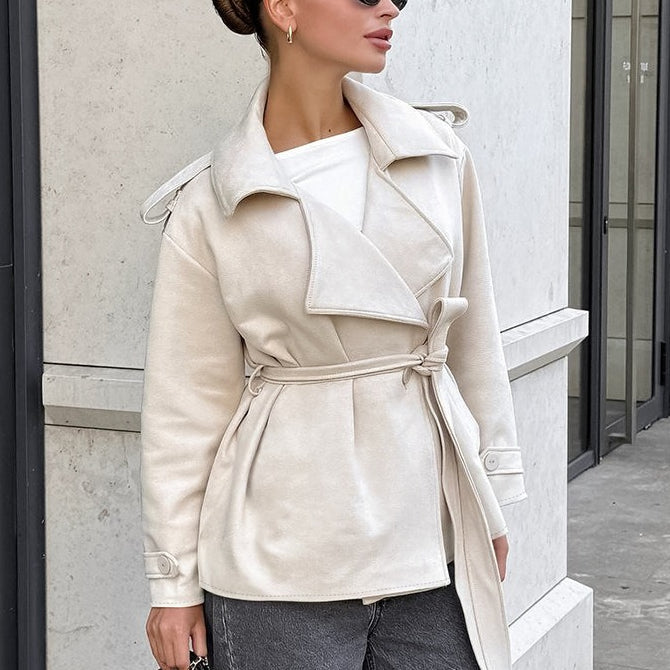 Cappotto caldo spesso in pelle scamosciata con cintura annodata