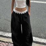 Pantaloni cargo con pannelli in pizzo stile street