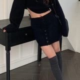 Completo due pezzi corto e aderente in maglia con scollo rotondo