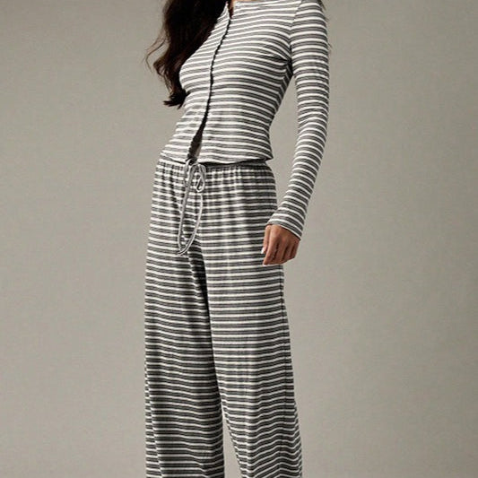 Set due pezzi con bottoni a righe e cordoncino