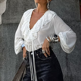 Camicetta vintage con volant, scollo a V e maniche a lanterna