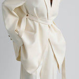 Blazer con cintura sulle spalle