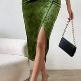 Gonna aderente in velluto con spacco alto