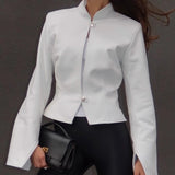 Giacca in pelle aderente con collo alto