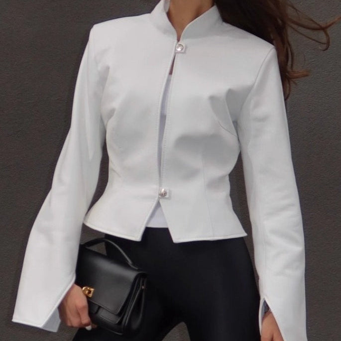 Giacca in pelle aderente con collo alto