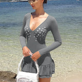 Mini abito attillato aderente con volant, manica lunga e scollo a V profondo