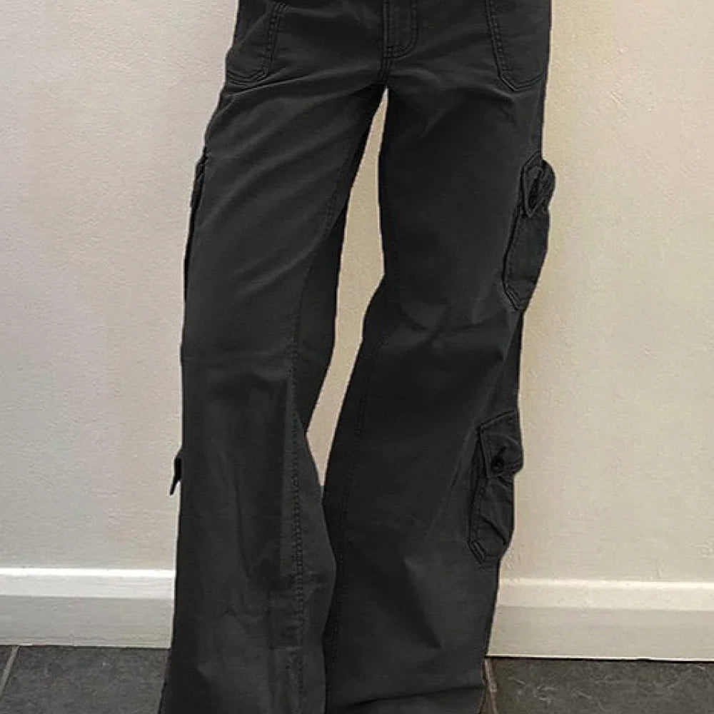 Pantaloni cargo a vita bassa con tasche in denim