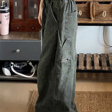 Pantaloni cargo larghi in denim lavato e rovinato