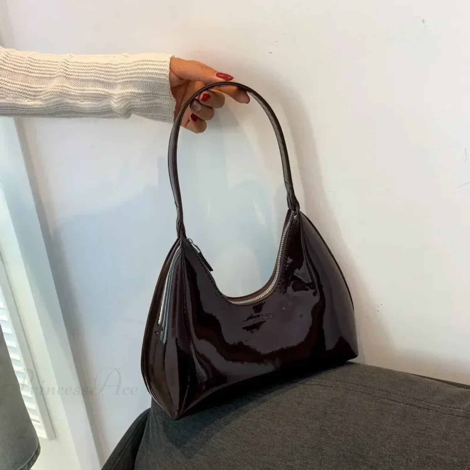 Borsa a tracolla solida firmata da donna