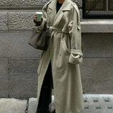 Cappotto doppiopetto in lana con cintura