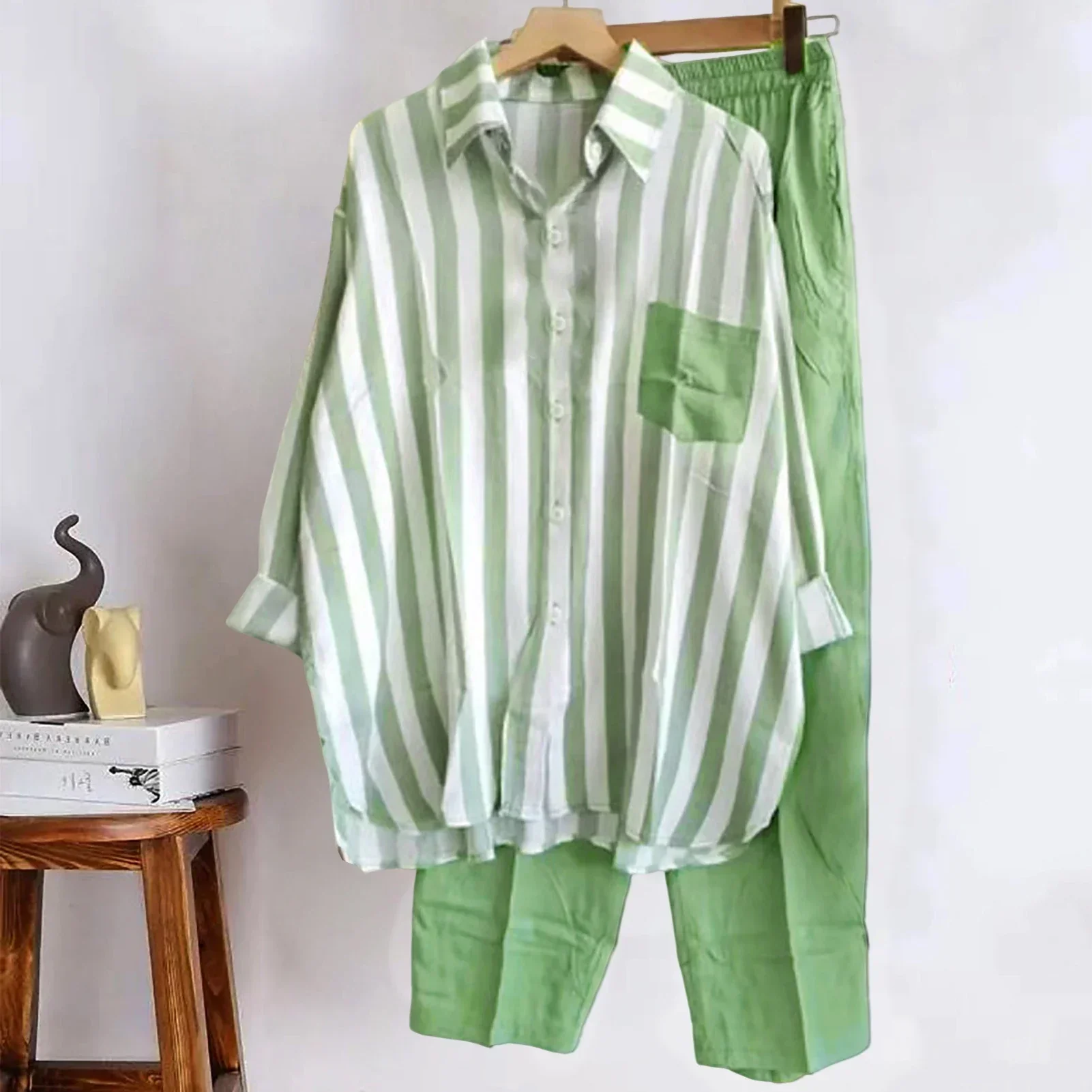 Completo da donna in lino con camicia oversize abbottonata + pantaloni larghi con elastico in vita