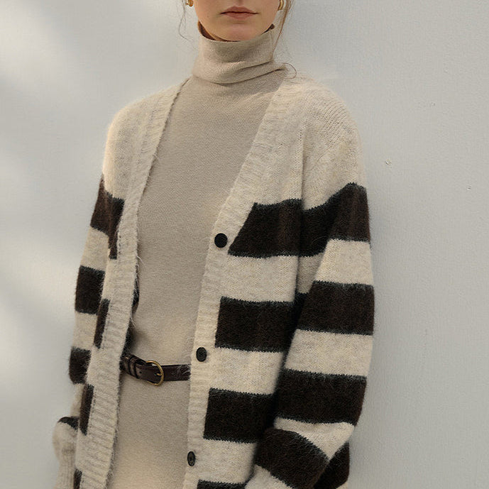 Cardigan in maglia oversize con scollo a V e blocchi di colore a righe