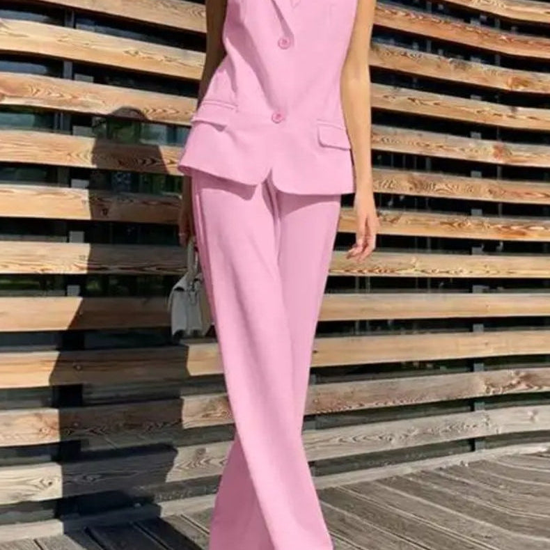 Pantaloni larghi e fluidi con blazer gilet abbinato