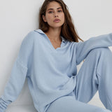 Completo due pezzi con maglione lavorato a maglia con colletto polo e pantaloni a gamba larga