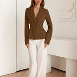 Blazer aderente con scollo a V, spalle imbottite e maniche lunghe