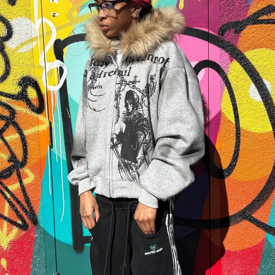 Felpa con cappuccio rilassata con stampa street e bordi in pelliccia