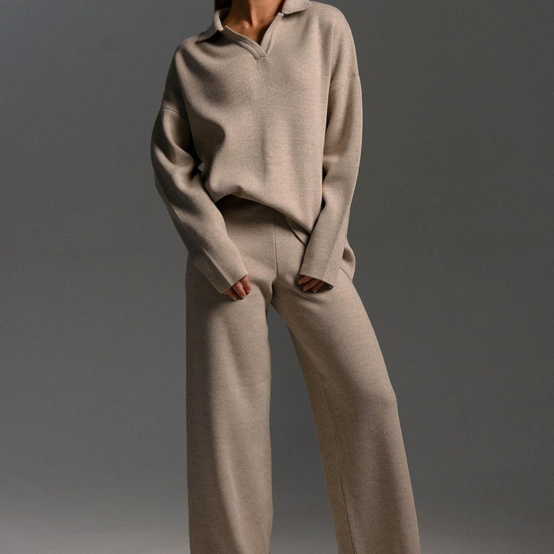 Completo due pezzi con maglione lavorato a maglia con colletto polo e pantaloni a gamba larga