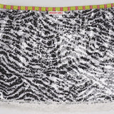 Gonna aderente con patchwork di pizzo e paillettes zebrate