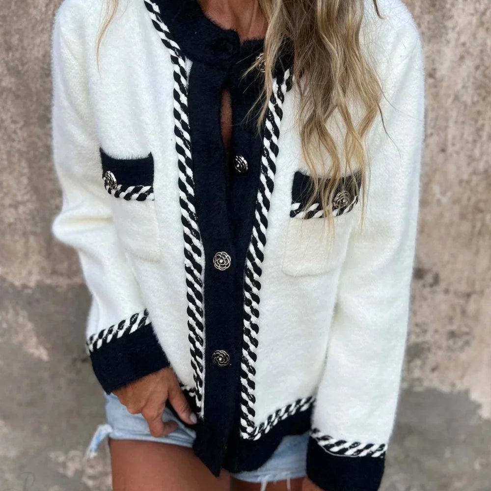 Elegante cappotto in lana con tasche e bottoni color block