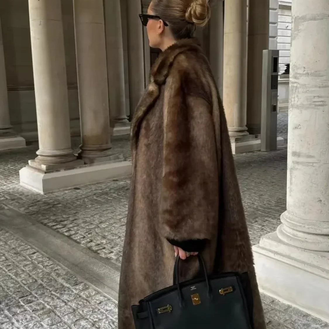 Elegante cappotto di lana a maniche lunghe con cintura