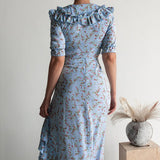 Completo due pezzi con gonna midi a balze azzurra floreale